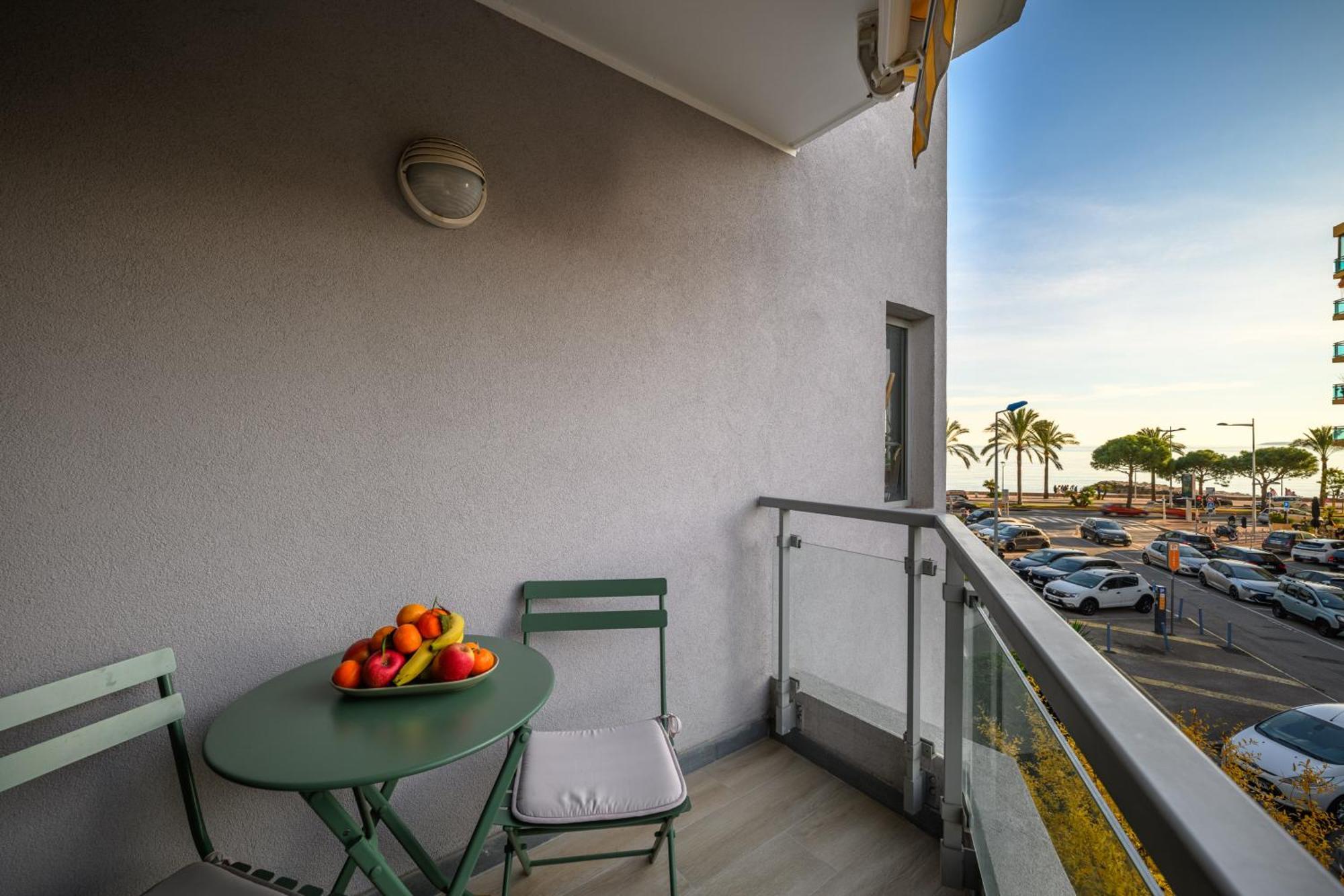 Appartement Bord De Mer « La Petite Ma-Line » Cagnes-sur-Mer Exterior photo