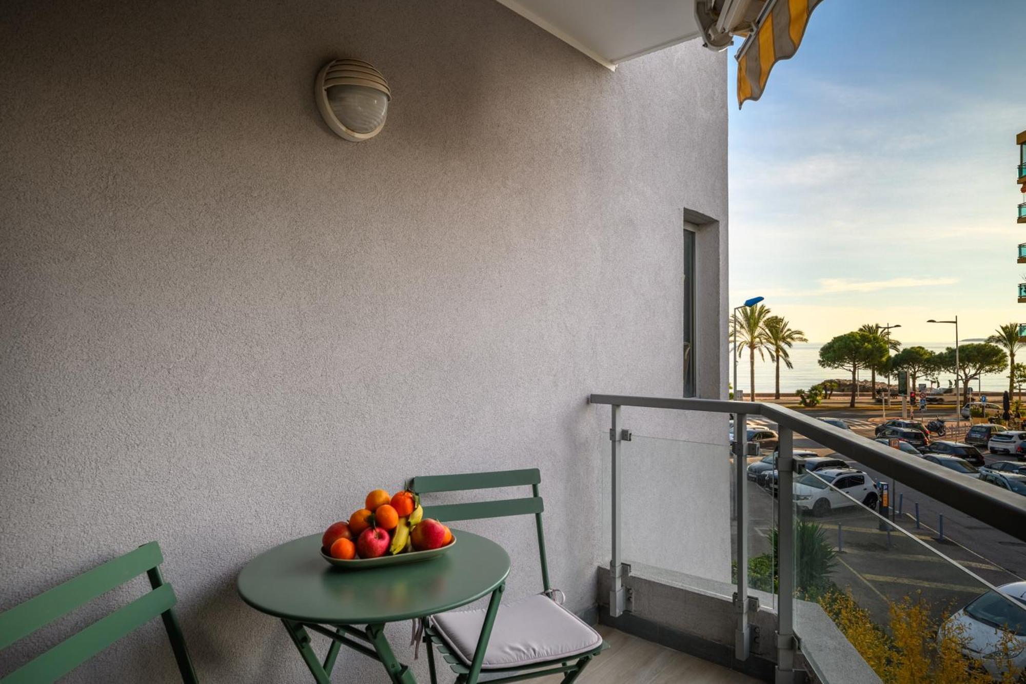 Appartement Bord De Mer « La Petite Ma-Line » Cagnes-sur-Mer Exterior photo